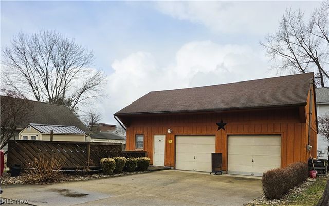 4 N Butler Avenue, Niles, OH 44446