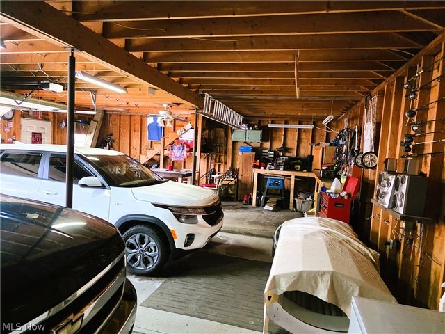 4 N Butler Avenue, Niles, OH 44446