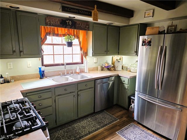 4 N Butler Avenue, Niles, OH 44446