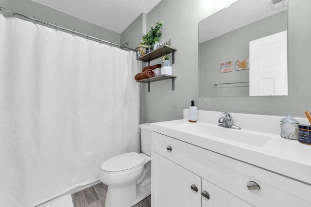 1945 Woodcrest Road, Columbus, OH 43232