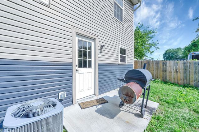1945 Woodcrest Road, Columbus, OH 43232