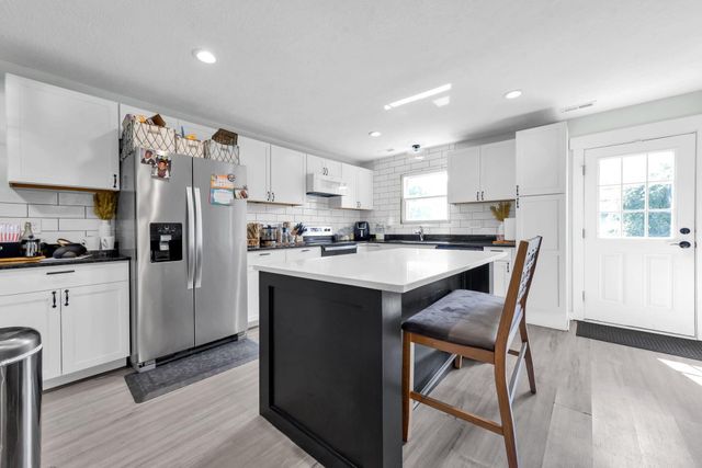 1945 Woodcrest Road, Columbus, OH 43232