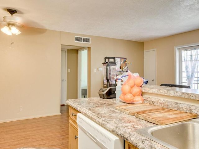 910 Duncan LN 2, Austin, TX 78705