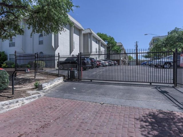 910 Duncan LN 2, Austin, TX 78705