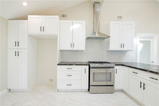 7447 Enfield, Reseda, CA 91335