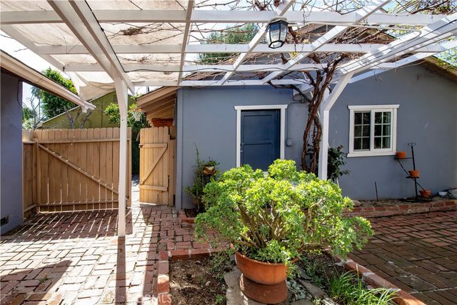 7447 Enfield, Reseda, CA 91335