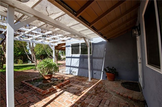 7447 Enfield, Reseda, CA 91335