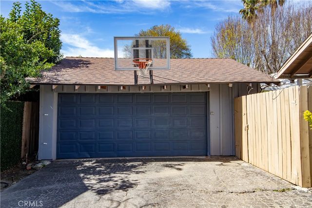 7447 Enfield, Reseda, CA 91335
