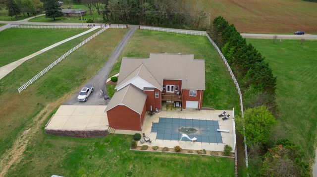 651 Williams St, Decherd, TN 37324
