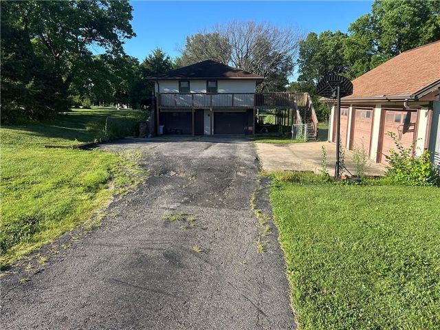 6740 SE Horseshoe Drive, Holt, MO 64048
