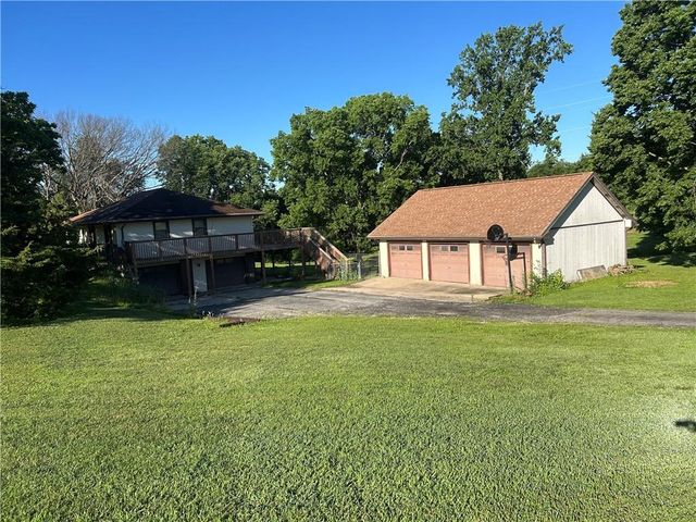 6740 SE Horseshoe Drive, Holt, MO 64048