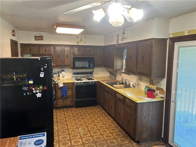 6740 SE Horseshoe Drive, Holt, MO 64048