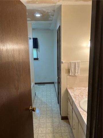 6740 SE Horseshoe Drive, Holt, MO 64048