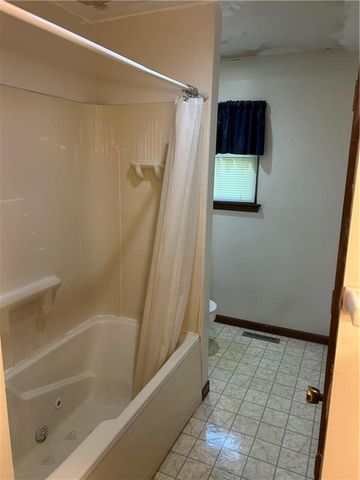 6740 SE Horseshoe Drive, Holt, MO 64048