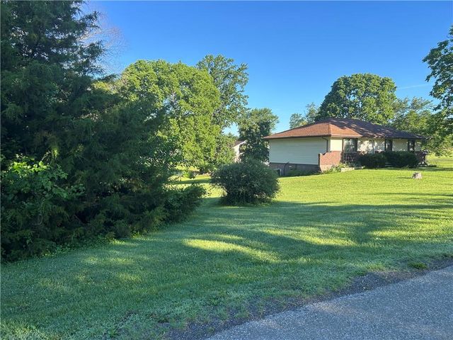 6740 SE Horseshoe Drive, Holt, MO 64048