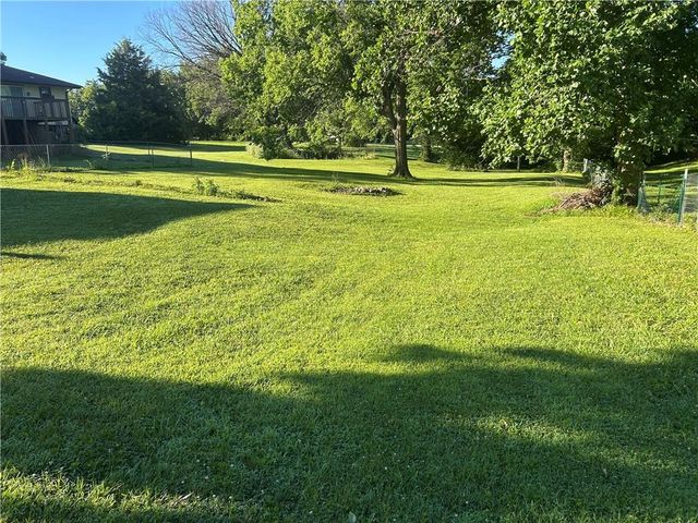 6740 SE Horseshoe Drive, Holt, MO 64048