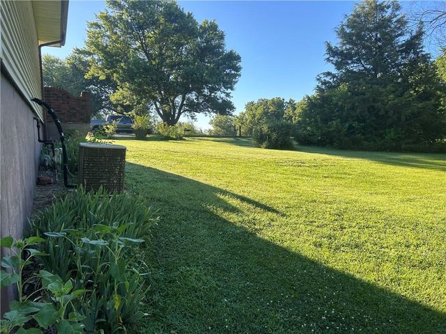 6740 SE Horseshoe Drive, Holt, MO 64048