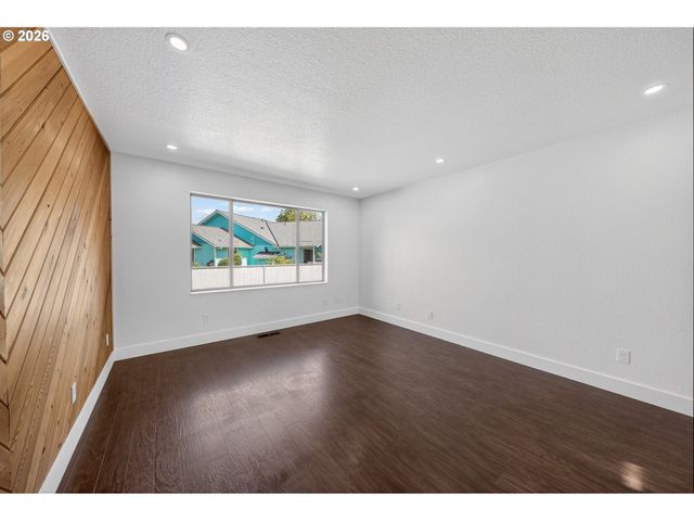 1676 Nw YOUNGWOOD Ct, Roseburg, OR 97471