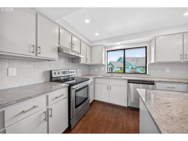 1676 Nw YOUNGWOOD Ct, Roseburg, OR 97471