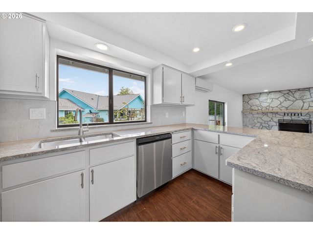 1676 Nw YOUNGWOOD Ct, Roseburg, OR 97471