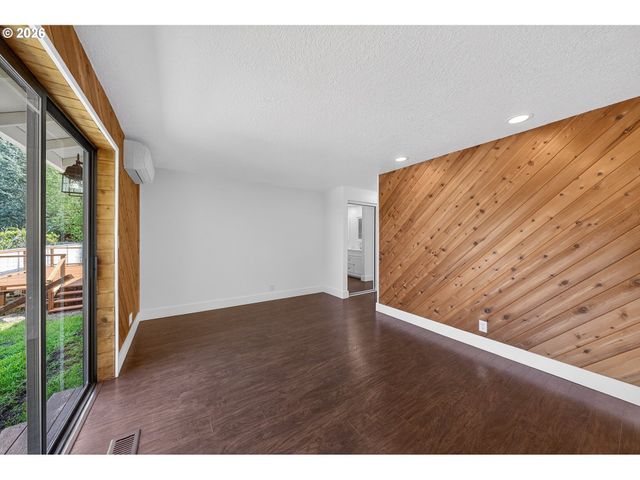 1676 Nw YOUNGWOOD Ct, Roseburg, OR 97471