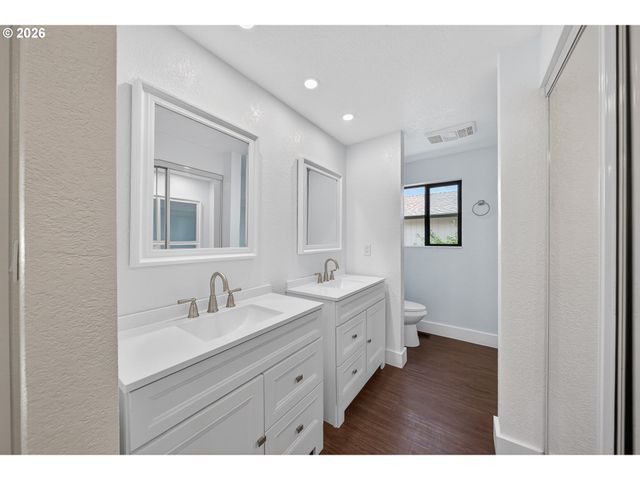 1676 Nw YOUNGWOOD Ct, Roseburg, OR 97471