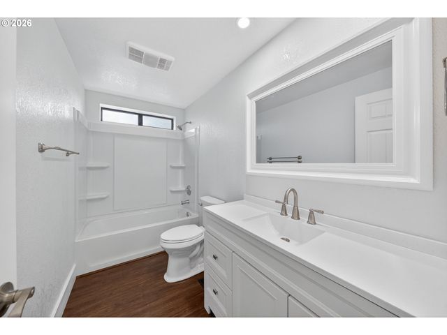 1676 Nw YOUNGWOOD Ct, Roseburg, OR 97471