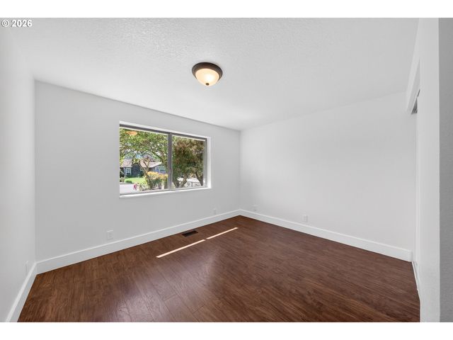 1676 Nw YOUNGWOOD Ct, Roseburg, OR 97471
