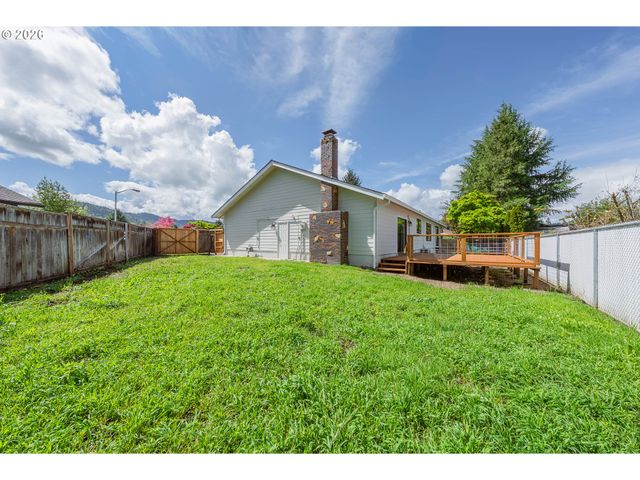 1676 Nw YOUNGWOOD Ct, Roseburg, OR 97471