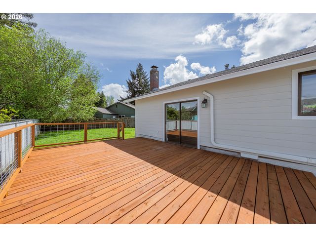 1676 Nw YOUNGWOOD Ct, Roseburg, OR 97471