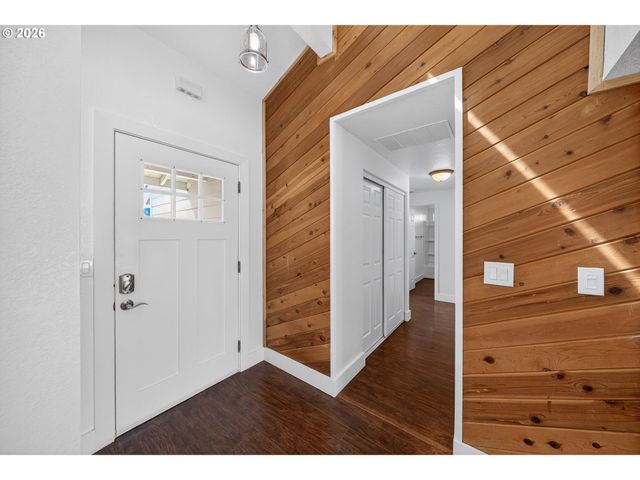 1676 Nw YOUNGWOOD Ct, Roseburg, OR 97471