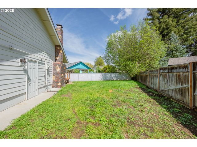 1676 Nw YOUNGWOOD Ct, Roseburg, OR 97471