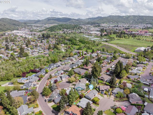 1676 Nw YOUNGWOOD Ct, Roseburg, OR 97471