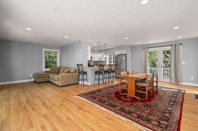 16 Carmichael Way, Wareham, MA 02571