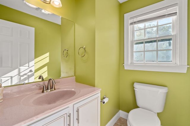 16 Carmichael Way, Wareham, MA 02571