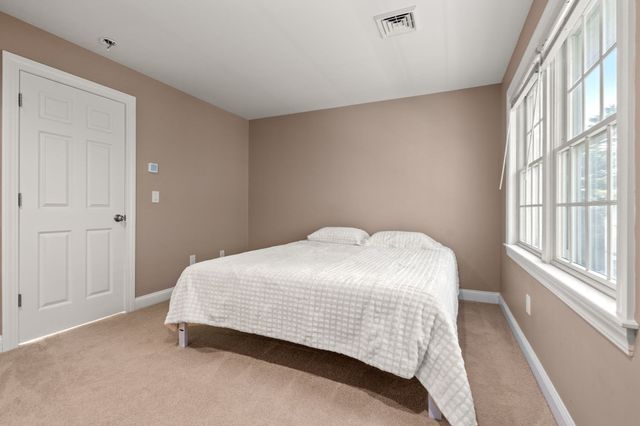 16 Carmichael Way, Wareham, MA 02571