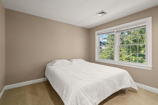 16 Carmichael Way, Wareham, MA 02571