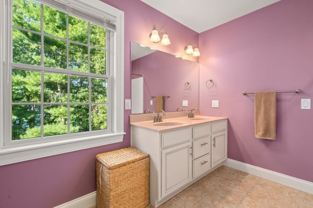 16 Carmichael Way, Wareham, MA 02571