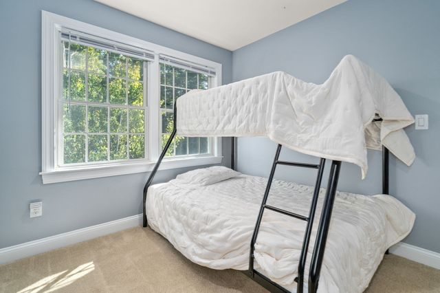 16 Carmichael Way, Wareham, MA 02571