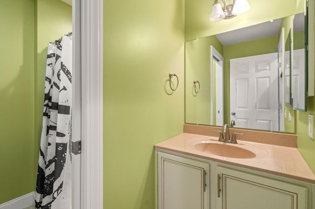 16 Carmichael Way, Wareham, MA 02571