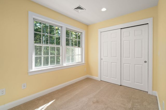 16 Carmichael Way, Wareham, MA 02571