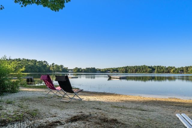 16 Carmichael Way, Wareham, MA 02571