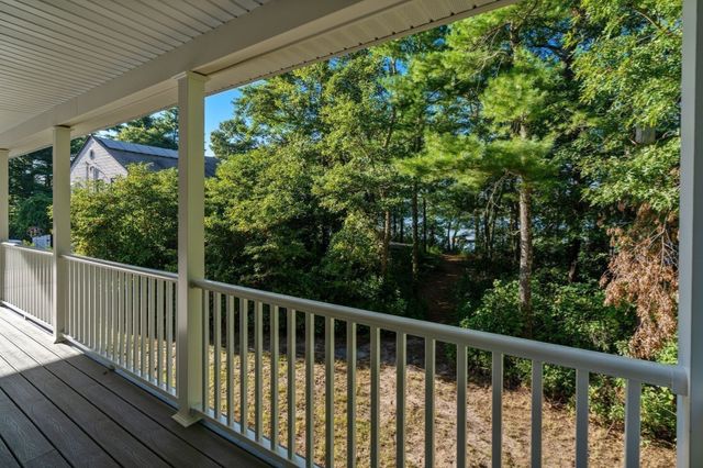 16 Carmichael Way, Wareham, MA 02571