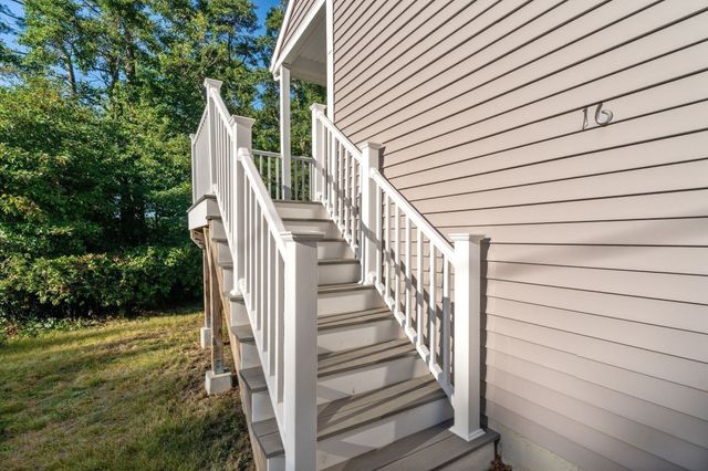16 Carmichael Way, Wareham, MA 02571