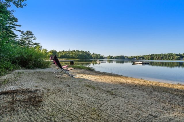 16 Carmichael Way, Wareham, MA 02571