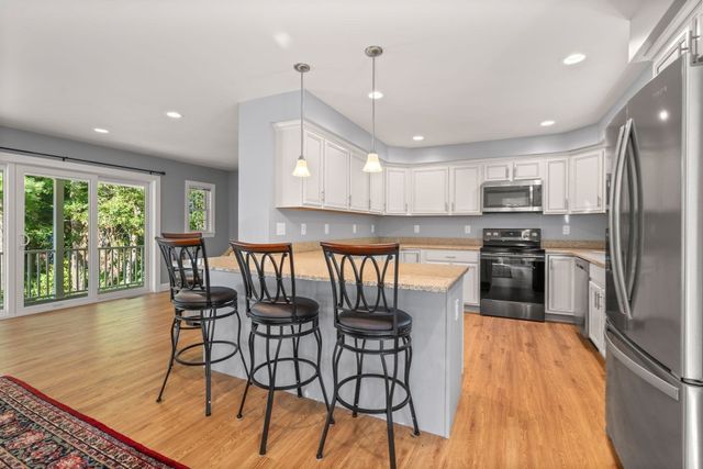 16 Carmichael Way, Wareham, MA 02571