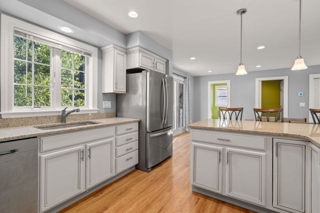 16 Carmichael Way, Wareham, MA 02571