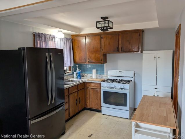 15578 Oconnor Avenue, Allen Park, MI 48101