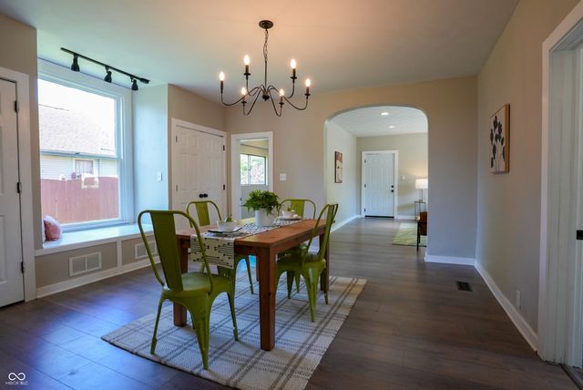 251 S Avon Avenue, Plainfield, IN 46168