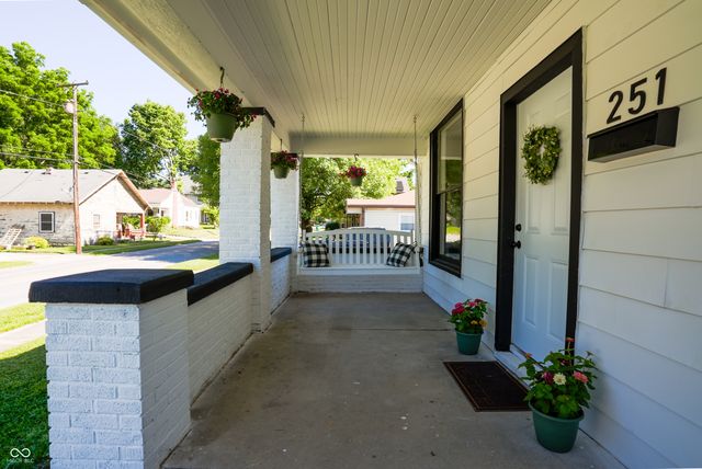 251 S Avon Avenue, Plainfield, IN 46168